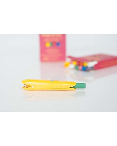Zero dust multicolor chalks with Jaq Jaq Bird magnetic chalk holder