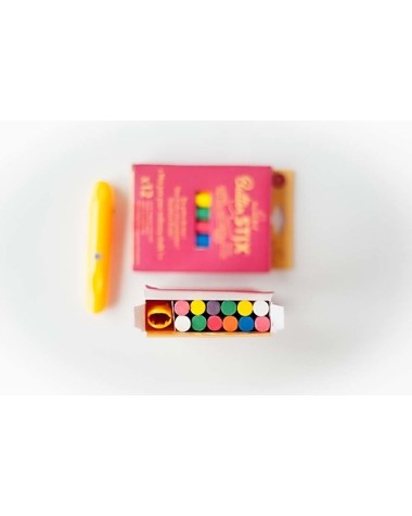 Zero dust multicolor chalks with Jaq Jaq Bird magnetic chalk holder