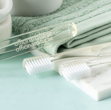 WHITENING toothbrush - Officina Naturae